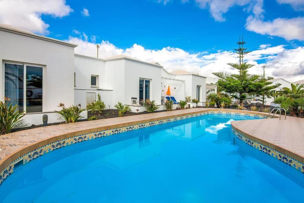 Luxurious Bungalow A2 In A Quiet Complex With Pool 100M From The Sea Charco del Palo Esterno foto